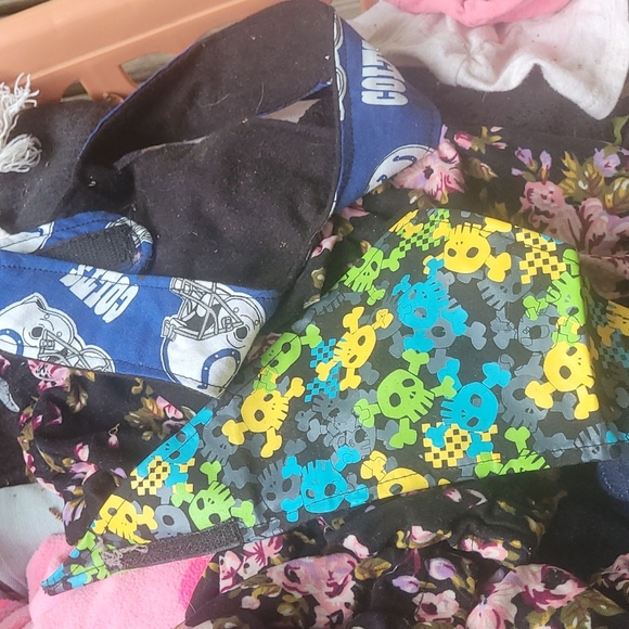 Colts s- xs wear plus a skull bandanna - Picture 2 of 2